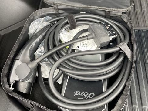 Used 2024 Ford F150 Lightning Lariat image 22