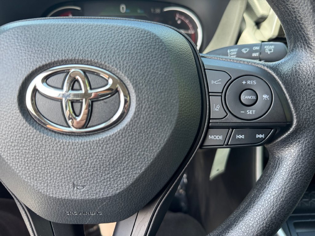 Used 2025 Toyota RAV4 LE AWD/4WD image 30