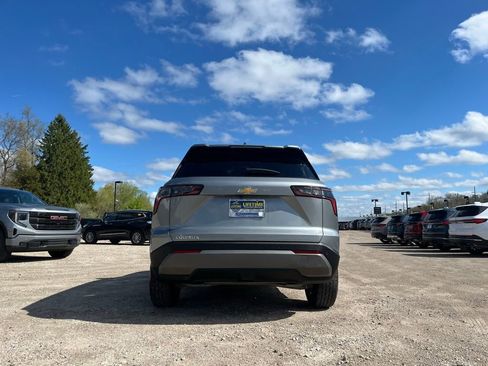 Used 2025 Chevrolet Equinox LT FWD image 9