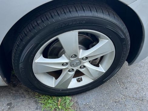 Used 2013 Hyundai Elantra GLS w/ Preferred Pkg image 25