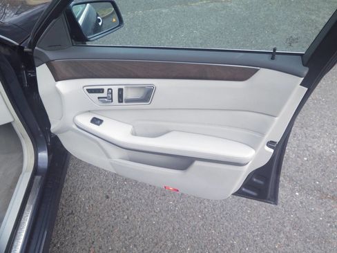 Used 2014 Mercedes-Benz E 350 4MATIC Sedan image 33