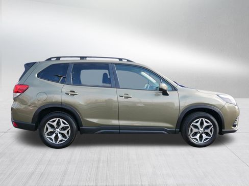 Used 2024 Subaru Forester Premium image 8