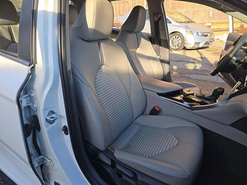 Used 2022 Toyota Camry SE FWD image 6