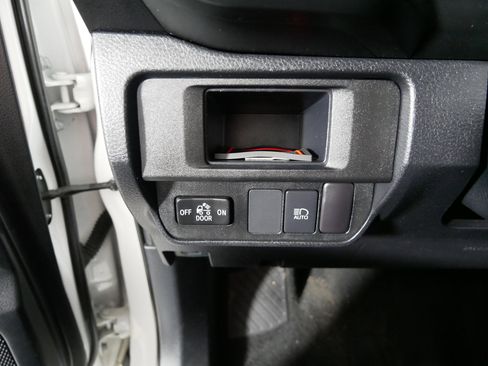 Used 2019 Toyota Tacoma SR w/ SR Convenience Package image 26