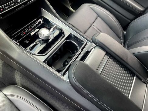 New 2025 Jeep Wagoneer L Series II w/ Convenience Group I AWD/4WD image 7