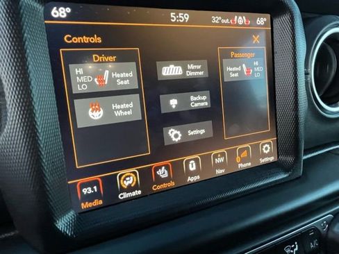 Used 2020 Jeep Wrangler Unlimited Sahara image 36