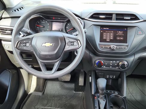 Used 2023 Chevrolet TrailBlazer LT FWD image 25