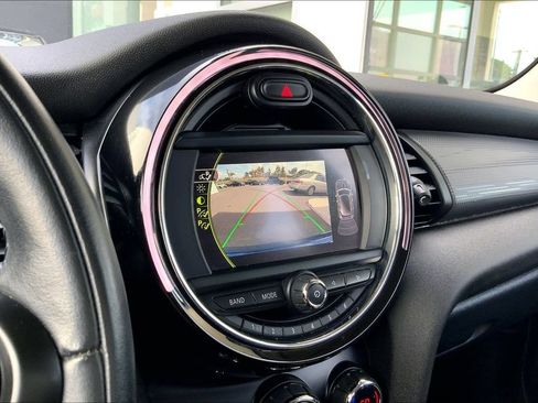 Used 2017 MINI Cooper 4-Door Hardtop FWD image 18
