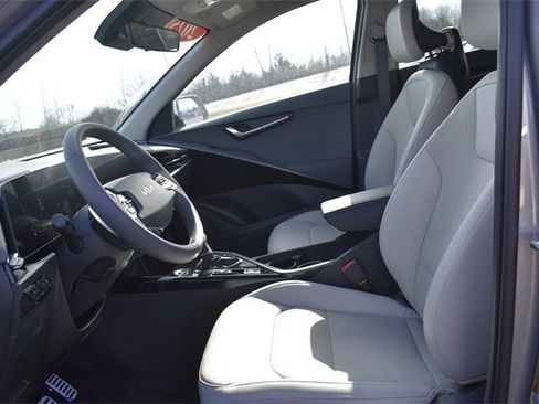 New 2025 Kia Niro EX Touring image 22