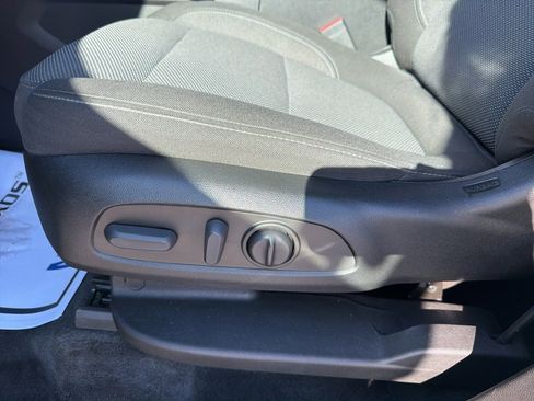 Used 2023 Chevrolet Traverse LT image 16