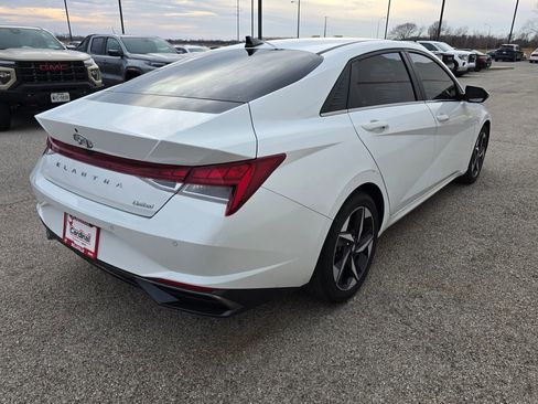 Used 2021 Hyundai Elantra Limited image 4