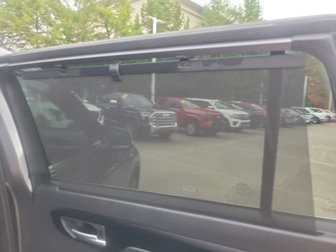 Used 2024 Toyota Highlander XLE FWD image 30
