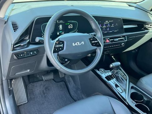Used 2024 Kia Niro EX FWD image 15