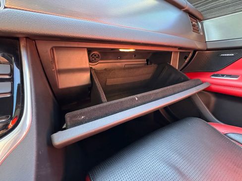 Used 2016 Jaguar XF S image 33