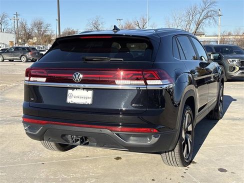 Certified 2025 Volkswagen Atlas Cross Sport SE image 3