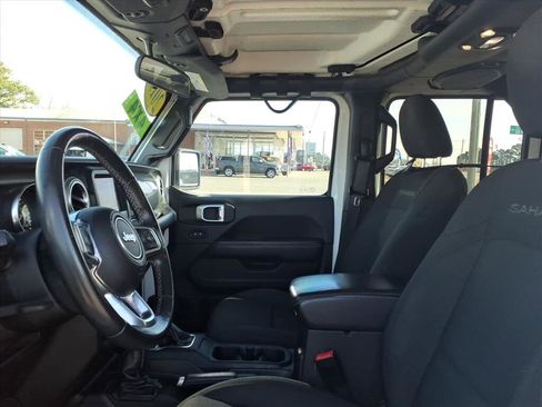 Used 2019 Jeep Wrangler Unlimited Sahara image 20