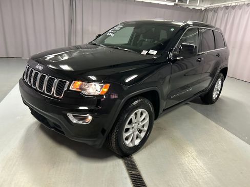 Used 2022 Jeep Grand Cherokee Laredo E image 3