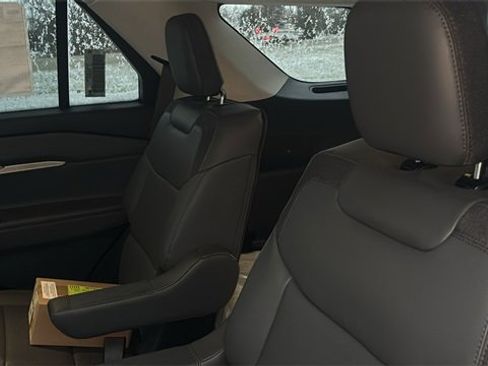 New 2025 Ford Explorer Active w/ Active Comfort Package image 24