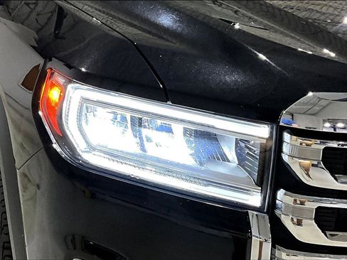 Used 2023 GMC Acadia SLT image 30