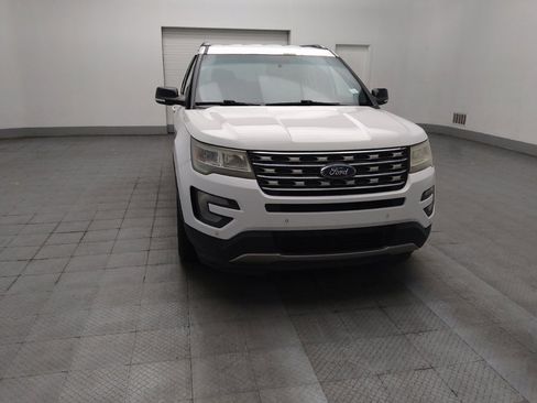 Used 2017 Ford Explorer XLT w/ Equipment Group 202A FWD image 14