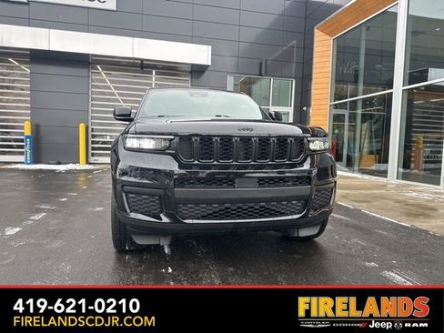 Used 2023 Jeep Grand Cherokee L Laredo image 2