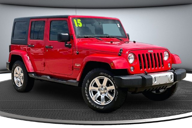 Used 2015 Jeep Wrangler Unlimited Sahara w/ Connectivity Group AWD/4WD image 3