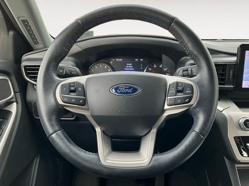 Used 2022 Ford Explorer XLT w/ Equipment Group 202A AWD/4WD image 12