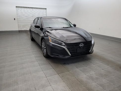 Used 2023 Nissan Altima 2.5 SV AWD/4WD image 13