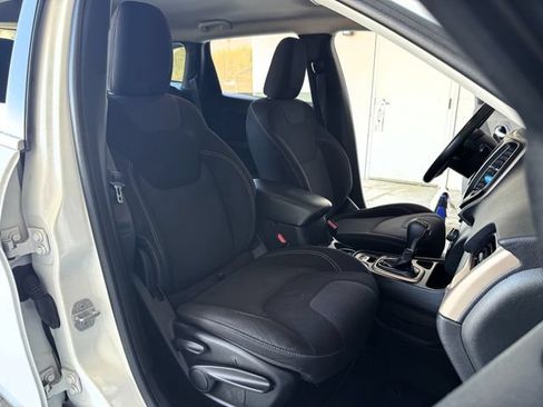 Used 2015 Jeep Cherokee Latitude FWD image 13