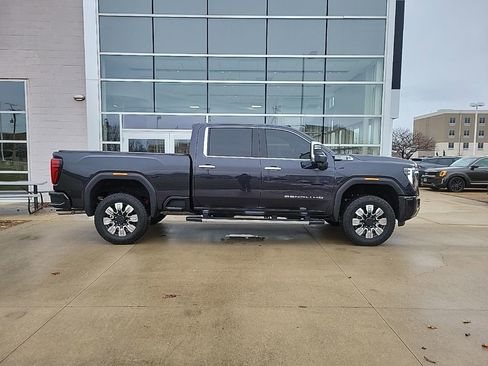 Used 2025 GMC Sierra 2500 Denali image 4