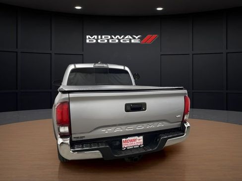 Used 2018 Toyota Tacoma TRD Off-Road image 6