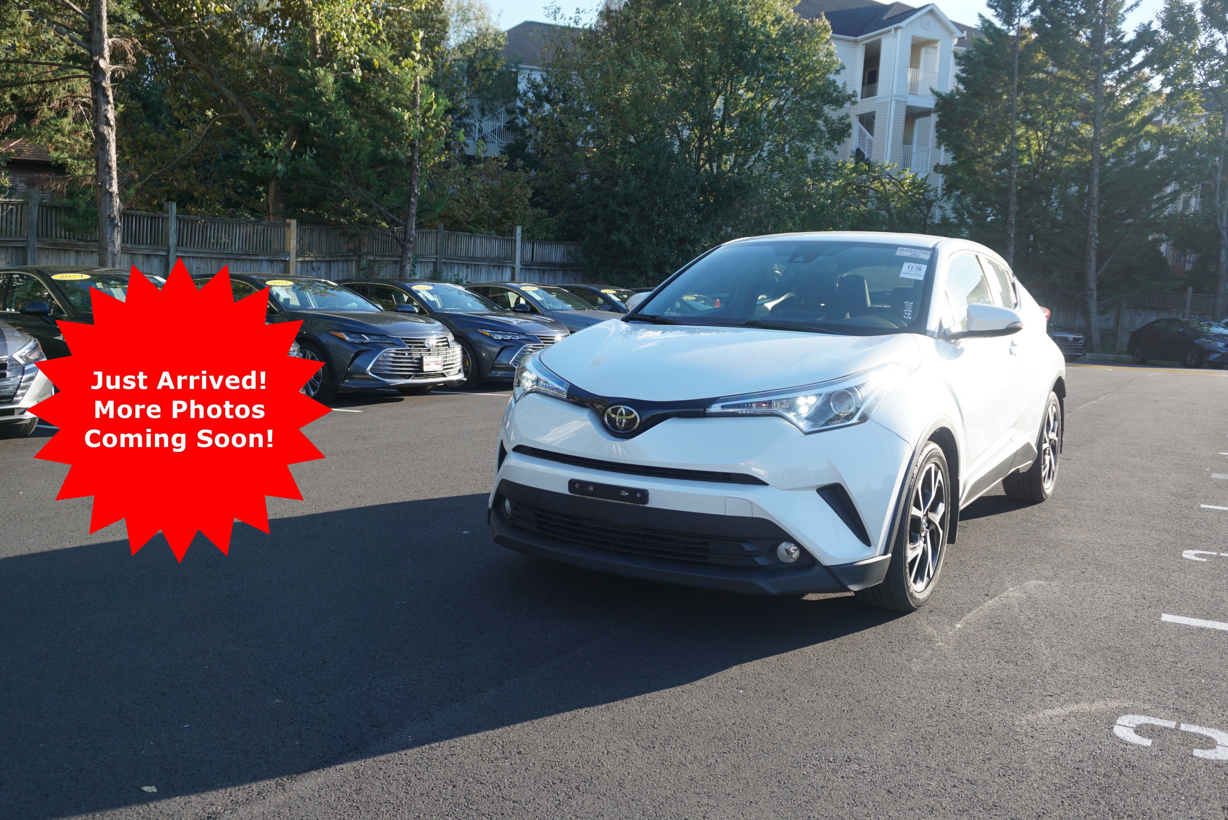 Used 2018 Toyota C-HR XLE FWD image 1
