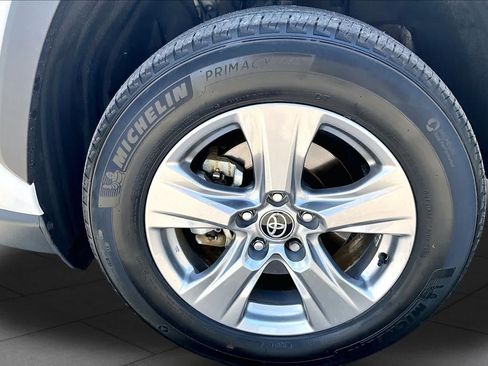 Used 2025 Toyota RAV4 XLE AWD/4WD image 11