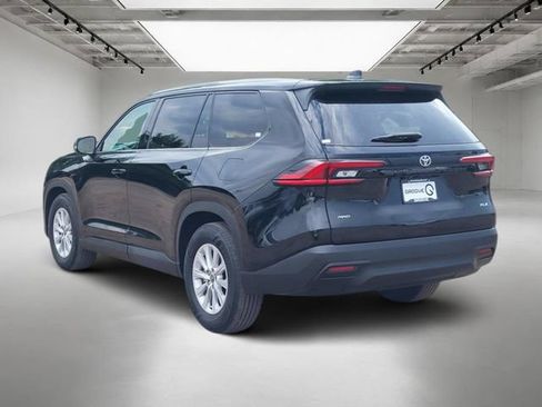 Used 2025 Toyota Grand Highlander AWD image 3