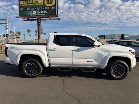 Used 2024 Toyota Tacoma TRD Sport w/ TRD Sport Upgrade Package RWD image 7