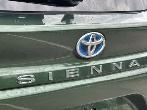 Used 2021 Toyota Sienna Platinum FWD image 18