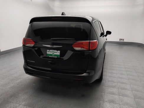 Used 2024 Chrysler Voyager LX FWD image 7