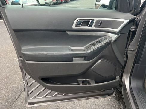 Used 2011 Ford Explorer XLT w/ 202A Rapid Spec Order Code image 24