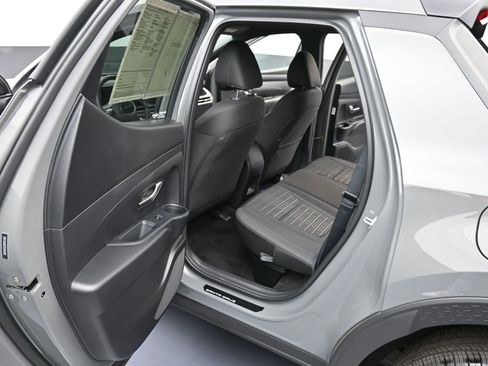 Used 2025 Hyundai Santa Cruz SE image 11