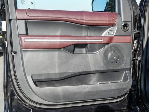 Used 2024 Ford Expedition Limited image 22