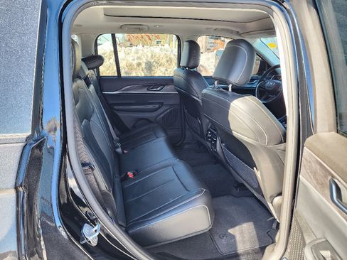 Used 2023 Jeep Grand Cherokee Limited w/ Black Appearance Package image 29