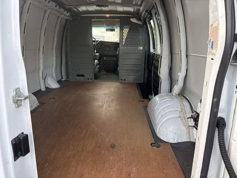 Used 2018 GMC Savana 2500 w/ Enhanced Convenience Package image 5