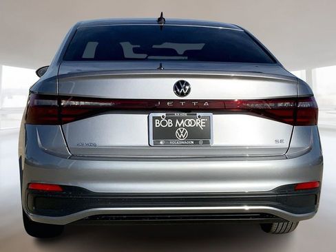 Used 2026 Volkswagen Jetta SE FWD image 4