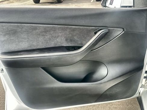 Used 2020 Tesla Model Y Long Range image 22