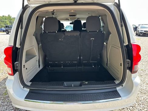 Used 2019 Dodge Grand Caravan SE FWD image 17