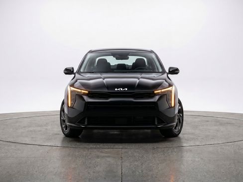 Used 2025 Kia K4 FWD image 2