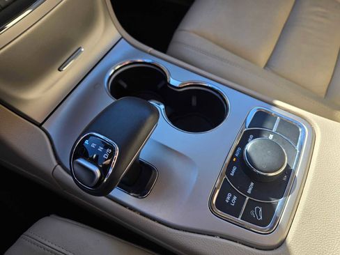 Used 2015 Jeep Grand Cherokee Limited image 30