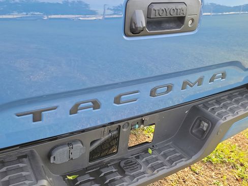 Used 2019 Toyota Tacoma TRD Off-Road w/ Technology Package image 19