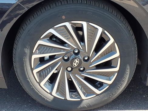 Certified 2025 Hyundai Sonata Limited FWD image 9