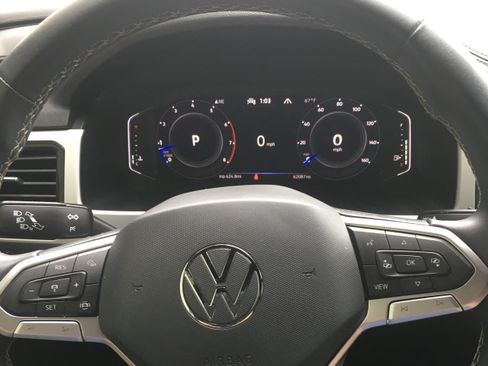 Used 2022 Volkswagen Atlas Cross Sport SE AWD/4WD image 12